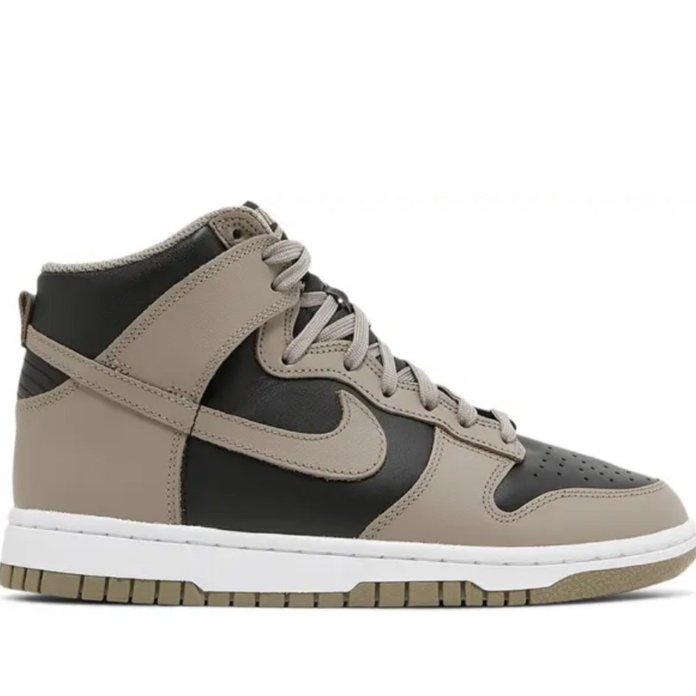 Nike Women’s Dunk High “Moon Fossil”